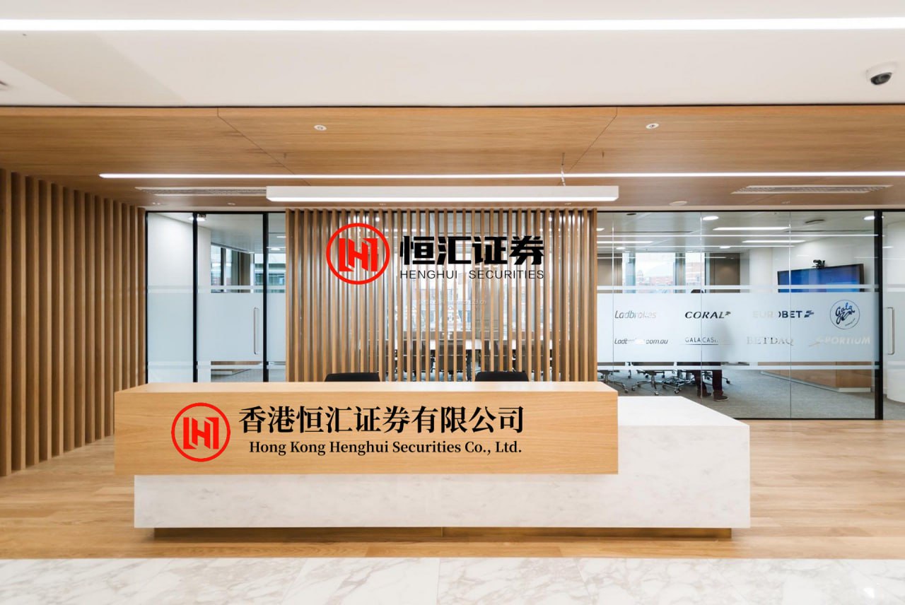 股王配资官网 员工在厕所玩手机，照片被发到400多人大群......